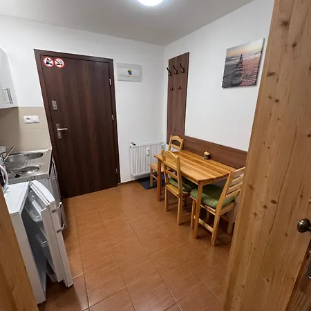 Apartmany, Borovica, アパート