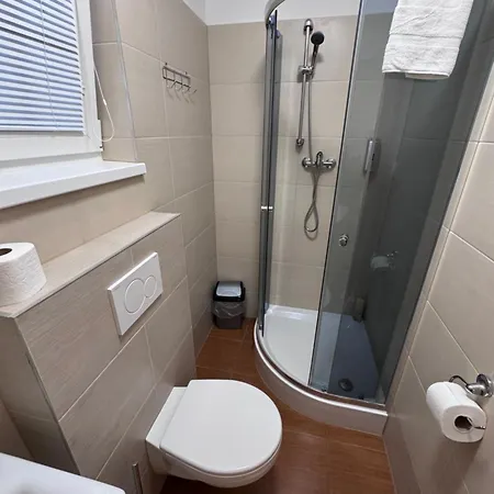 Apartmany, Borovica, アパート *